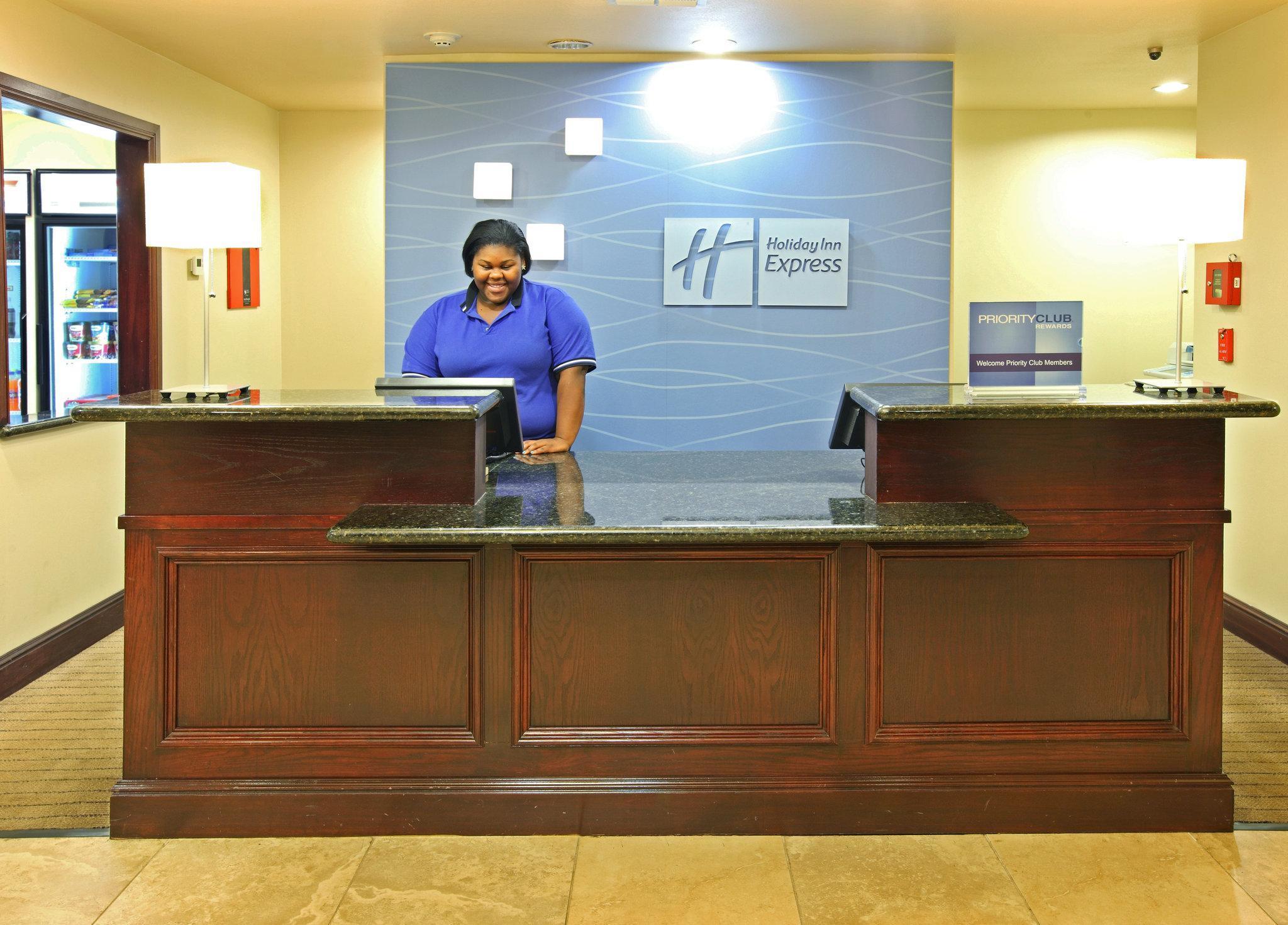 Holiday Inn Express Hotel & Suites Marshall By Ihg Экстерьер фото