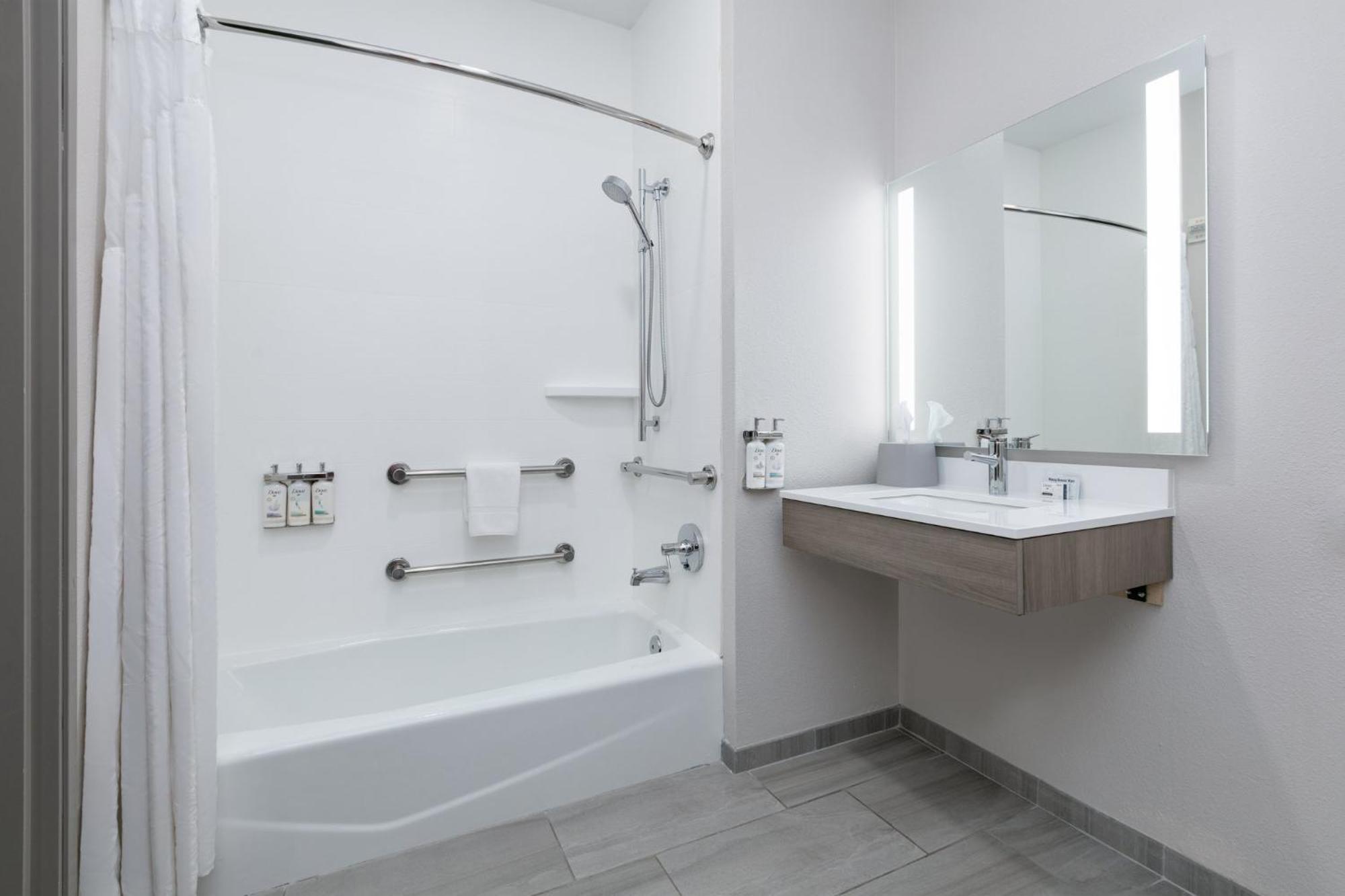 Holiday Inn Express Hotel & Suites Marshall By Ihg Экстерьер фото